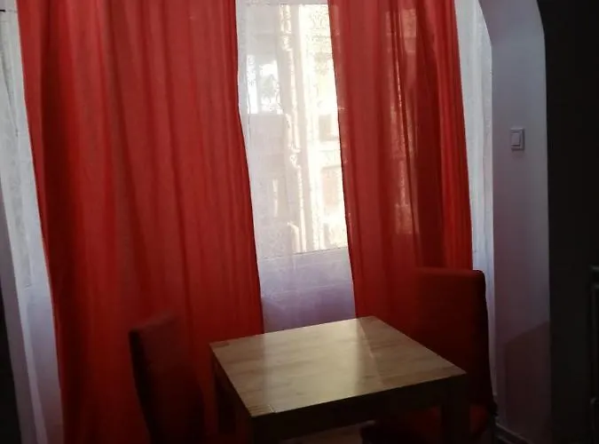 Luxus Europe In Piata Universitate * بوخارست