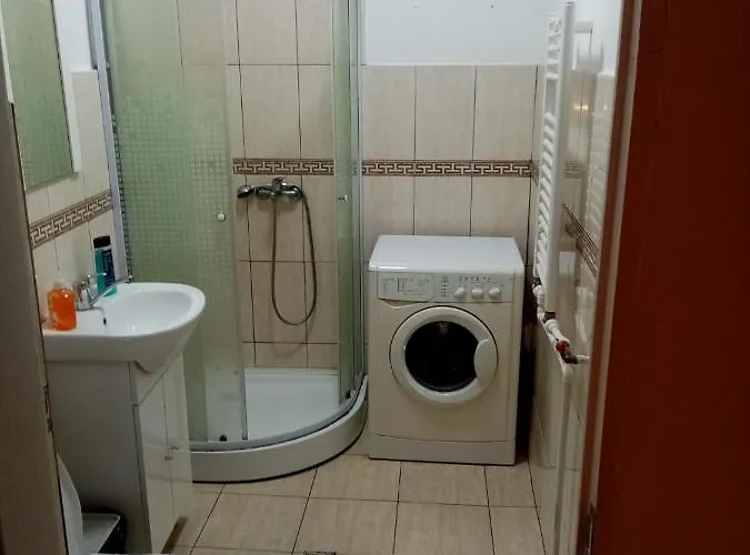 Luxus Europe In Piata Universitate