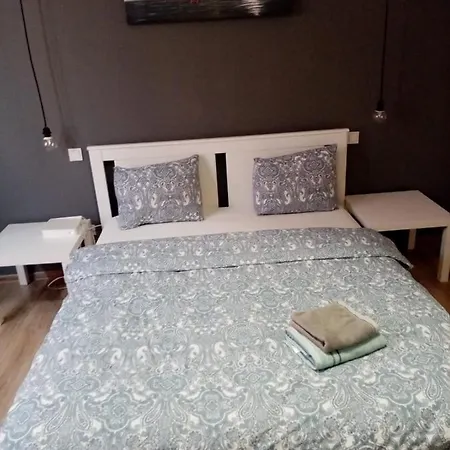 Luxus Europe In Piata Universitate * בוקרשט